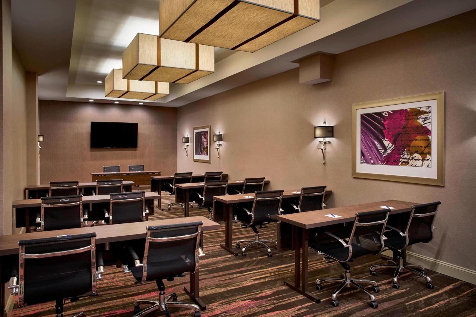 Delta Hotels by Marriott Baltimore Inner Harbor Main image 1